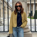 Damen Kurze Jacke mit eleganter Kragenlinie und praktischen Taschen R&B