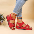 Damen Komfortable Keilsandalen mit verstellbaren Riemen und anatomischem Fußbett R&B