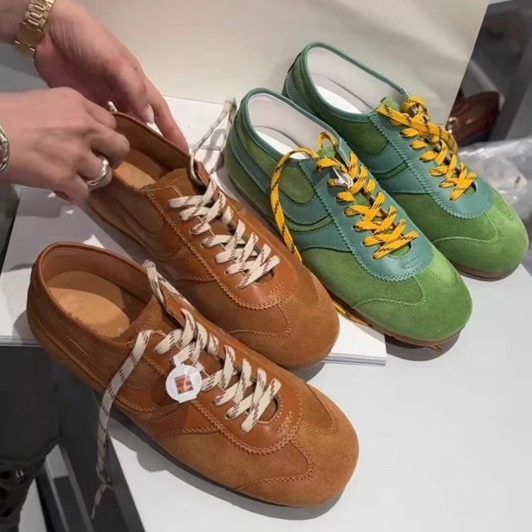 Damen Sneaker aus hochwertigem Wildleder mit trendigem Design und robustem Sohlenprofil R&B