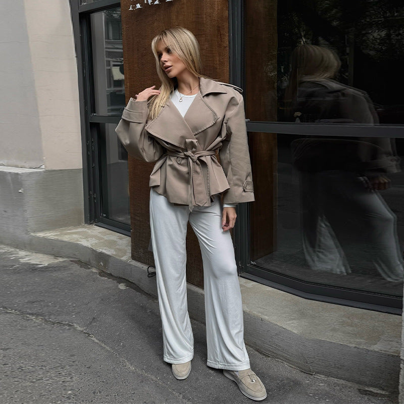 Damen Modische Trenchjacke mit taillierbarem Gürtel und modernen Akzenten