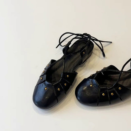 Damen Ballerinas mit verspieltem Schnürdesign und dekorativen Nieten R&B