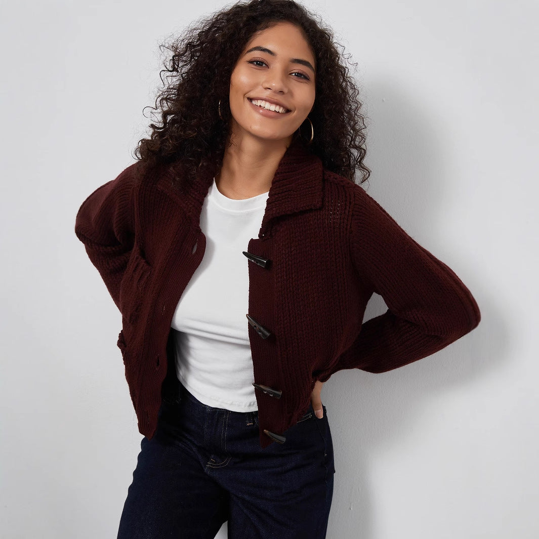 Damen Grobstrickjacke mit dekorativen Knopfdetails und praktischen Taschen R&B