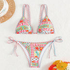 Damen Triangel-Bikini mit feinem Musterdesign und raffinierten Bindändern