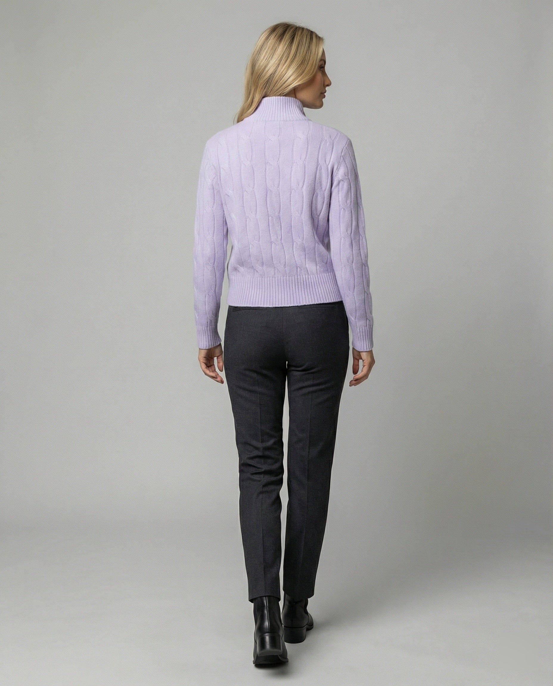 Warme Damen Strickjacke mit Zopfmuster Reißverschluss und halbem Rollkragen