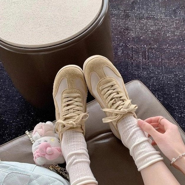Damen Freizeitsneaker mit weichem Veloursleder und detailreicher Schnürung R&B