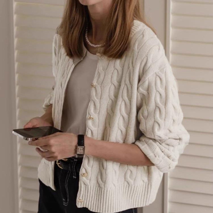 Damen Strickjacke mit Zopfmuster und eleganten Knopfdetails R&B