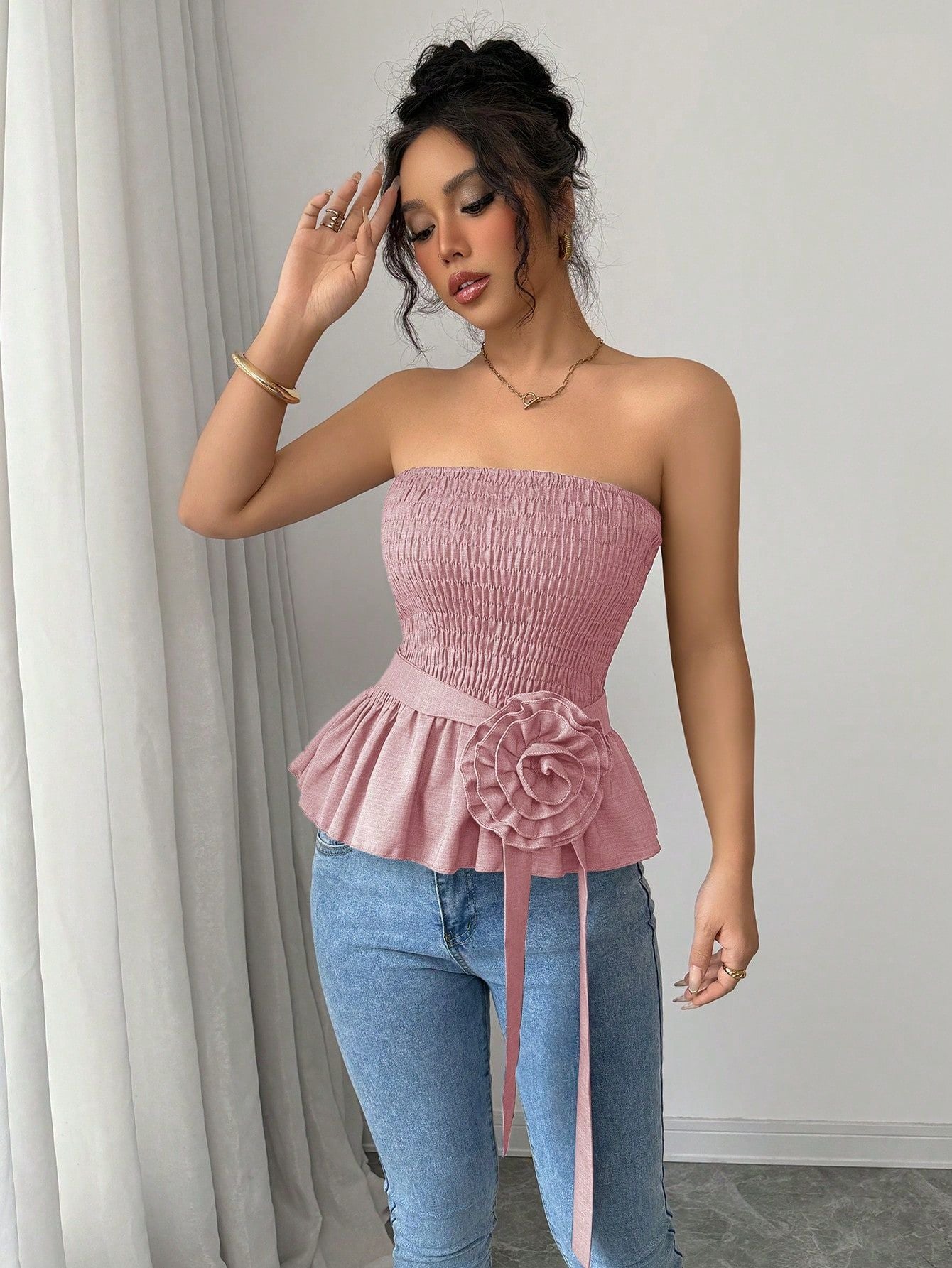Damen nan figurbetontes trägerloses Smok-Oberteil mit Volant-Peplum und dekorativer Stoffblume R&B