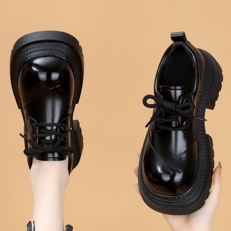 Damen Modische Derby-Schnürschuhe mit robuster Sohle und glänzender Oberflächenstruktur