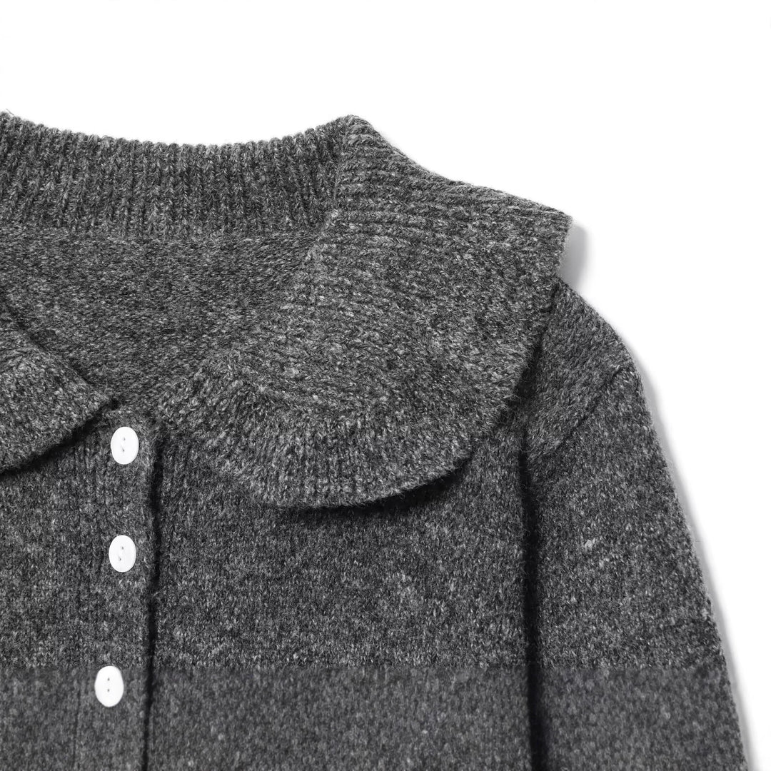 Damen Strickjacke mit Peter Pan Kragen und Knopfdetail R&B