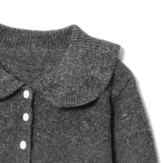 Damen Strickjacke mit Peter Pan Kragen und Knopfdetail R&B
