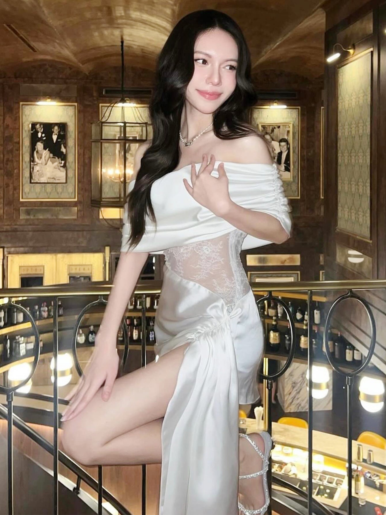 Damen Schickes Abendkleid mit elegantem Schnitt und Transparenten Elementen R&B