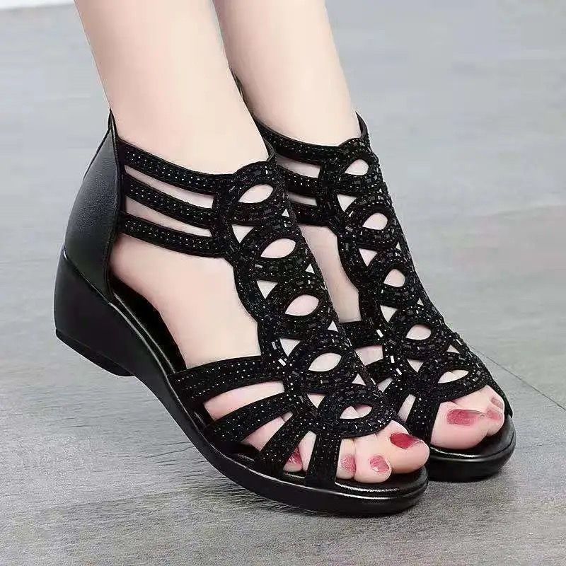 Damen Elegante und stilvolle Sandalen mit innovativem Riemendesign