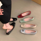 Damen Ballerinas mit eleganten Schleifen und glanzvoller Oberfläche EB