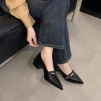 Damen Elegante Pumps mit modernem Riemen und stilvollem Akzent R&B