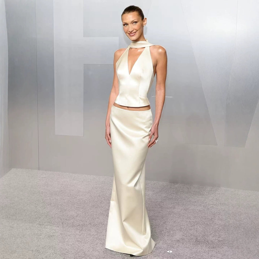 Damen Elegantes Maxikleid mit tiefem V-Ausschnitt und figurbetontem Schnitt R&B