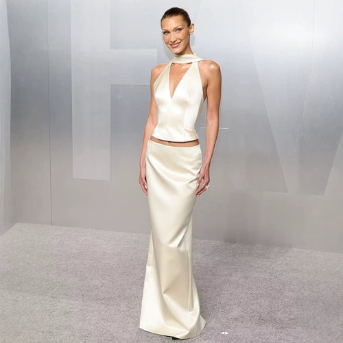 Damen Elegantes Maxikleid mit tiefem V-Ausschnitt und figurbetontem Schnitt R&B