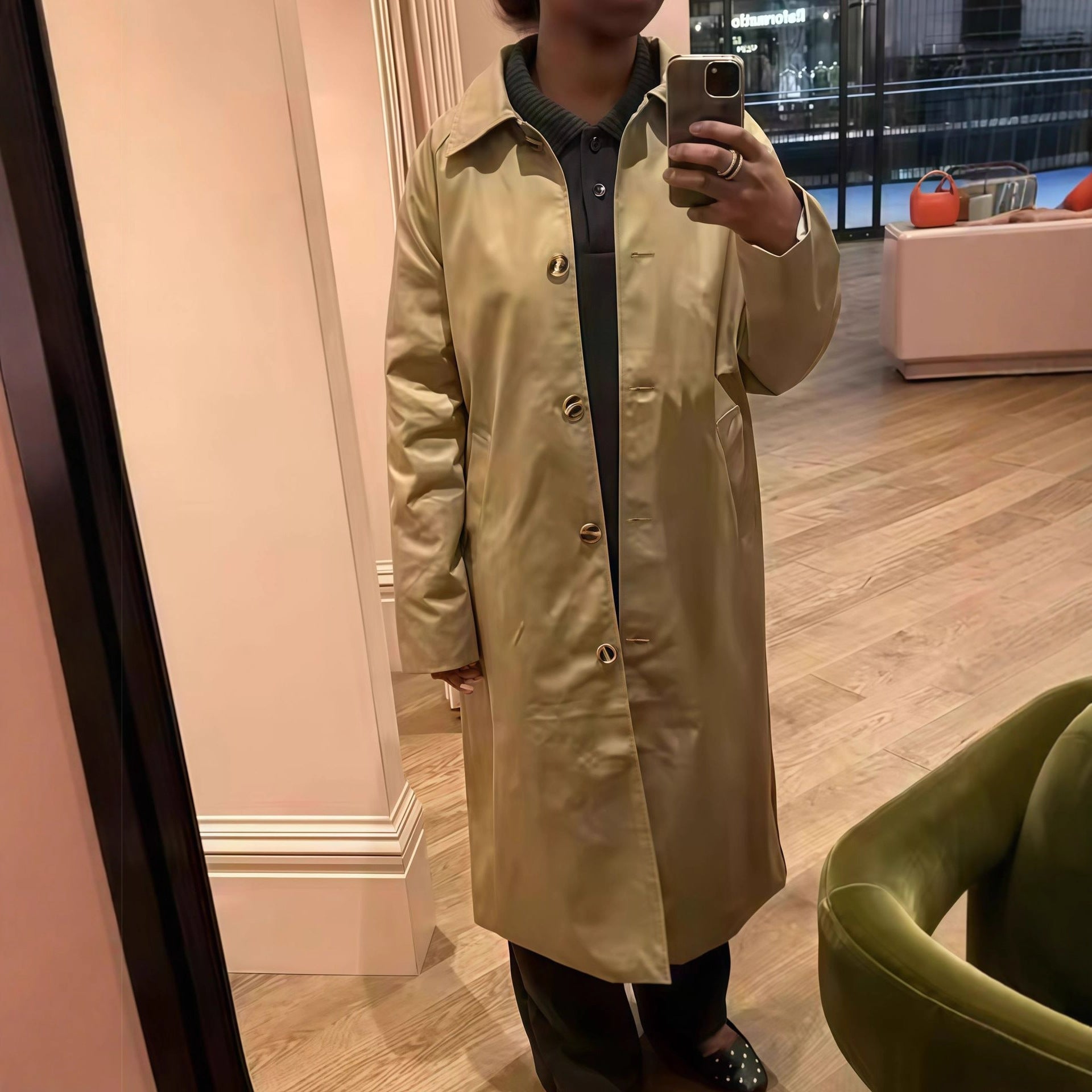 Damen Elegante Trenchcoat mit karierter Innenausstattung und weitgehendem Schnitt R&B