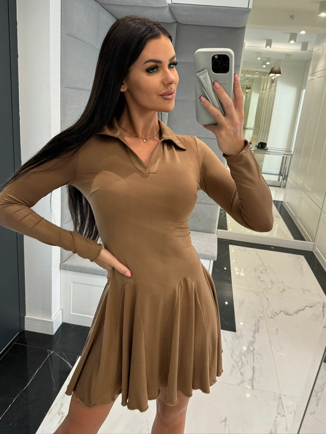 Damen Sportliches Kleid mit Polokragen und schwingendem Rock R&B