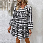 Damen Midikleid mit voluminösen Ärmeln und detailliertem Tribal-Print