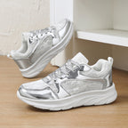 Damen Sneaker mit glänzendem Obermaterial und spitzenförmigem Design