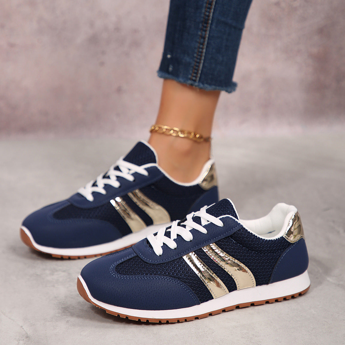 Damen Sportliche Sneakers mit metallischen Akzenten R&B