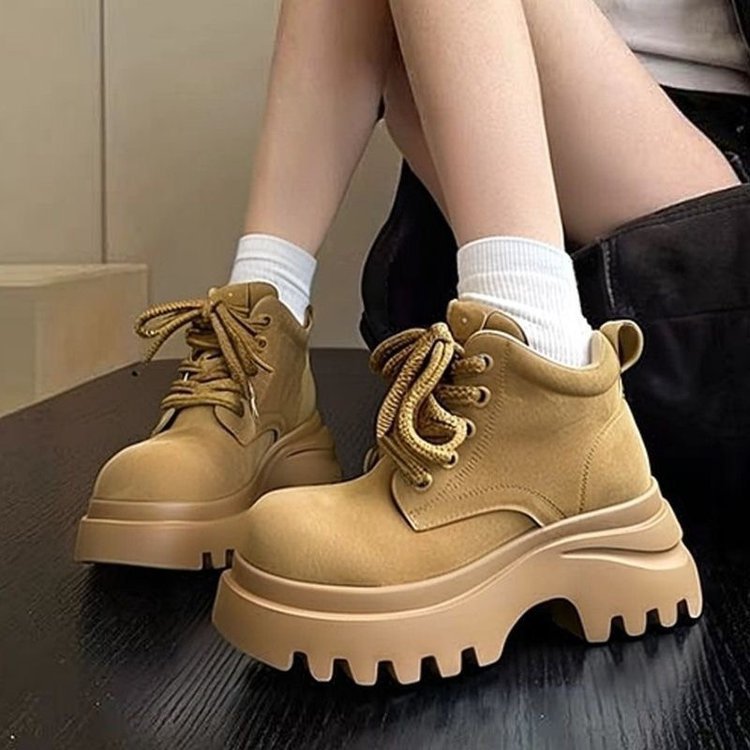 Damen Chunky Boots mit hohem Profil und robustem Schnürverschluss R&B