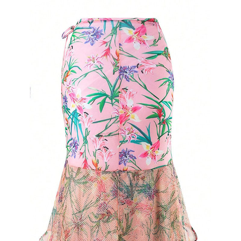 Damen Bademode mit elegantem Wickelrock und floralem Design