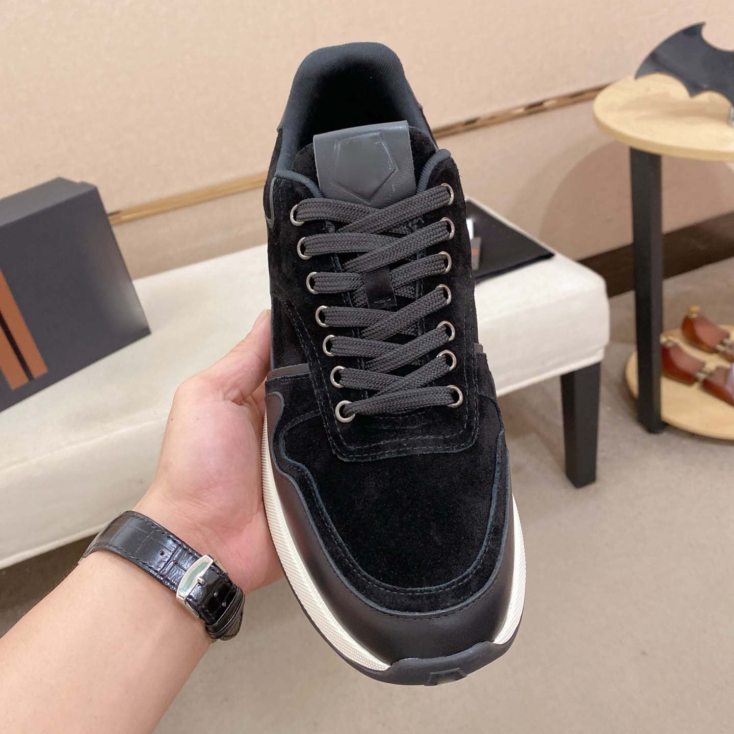 Damen Komfortable Sneaker mit modischem Wildleder-Obermaterial R&B