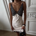 Damen Elegantes Spitzen-Nachtkleid mit tiefem V-Ausschnitt und verführerischen Rüschendetails R&B