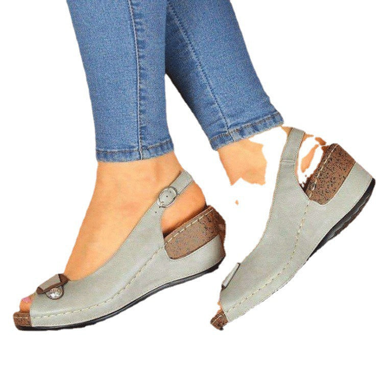 Damen Wedge-Sandaletten mit dekorativer Schnalle und anatomischem Fußbett R&B