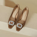 Damen modische Pumps mit funkelndem Schmuckdetail