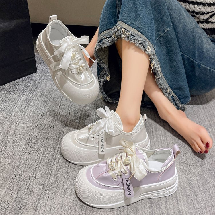 Damen modische Sneakers mit detailverliR&Btem Satinband und glamourösen Applikationen R&B