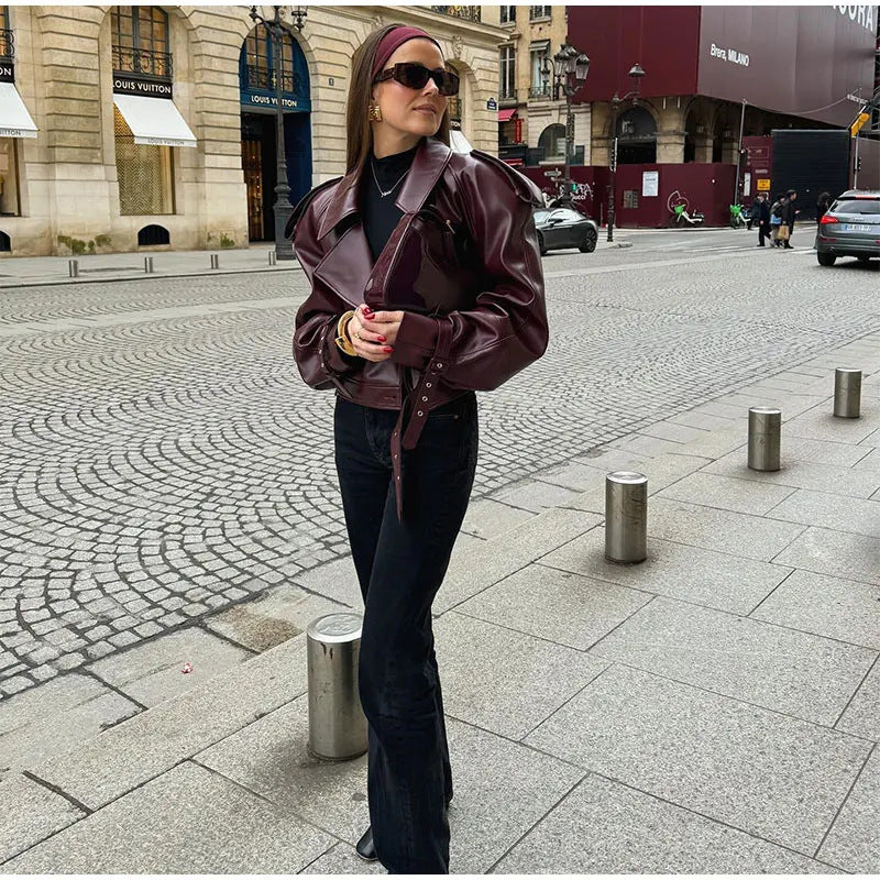 Damen modische Kunstlederjacke mit oversized Schnitt und auffälligen Schulterpartien R&B