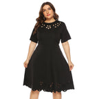 Damen elegantes Kleid mit Ausschnitt und Rüschensaum R&B