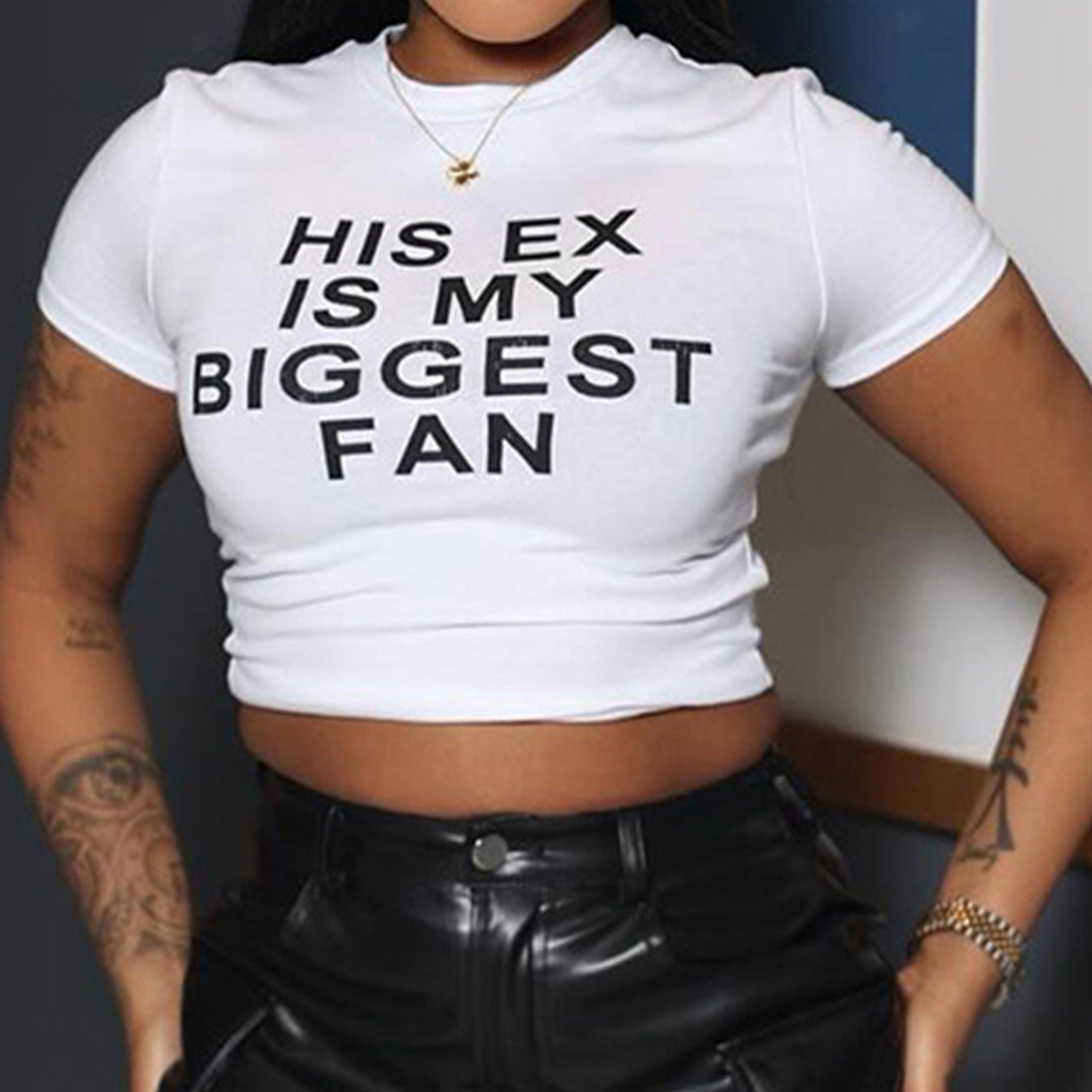 Damen Crop-Top mit witzigem Schriftzug und figurbetontem Schnitt R&B