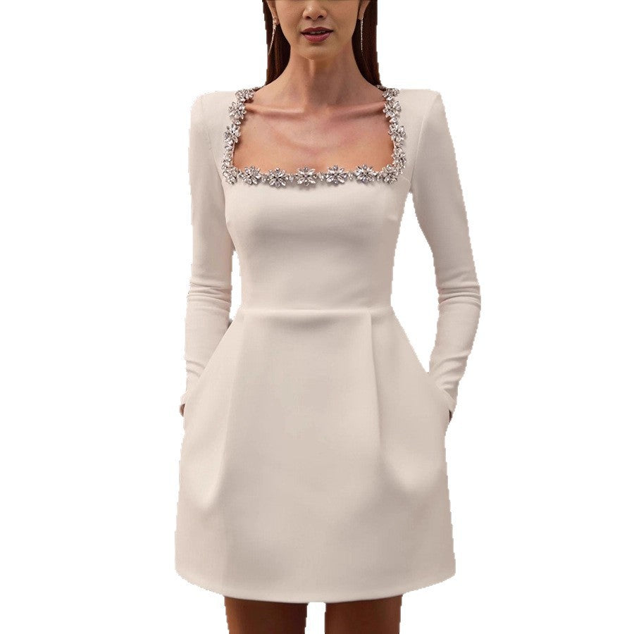 Damen Elegantes Samtkleid mit Blumenapplikationen und U-Boot-Ausschnitt R&B