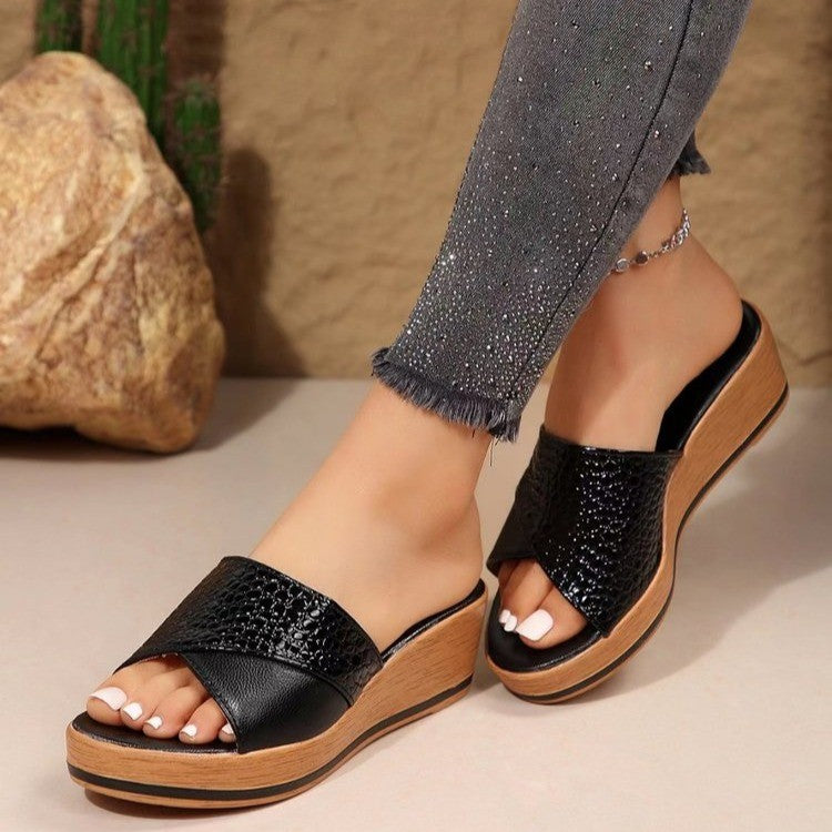 Damen Wedge-Pantoletten mit elegantem Kreuzriemen-Design und ergonomischer Fußbettung R&B