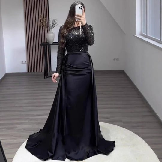 Damen Elegantes Abendkleid mit Glitzerdetails und fließendem Stoff R&B