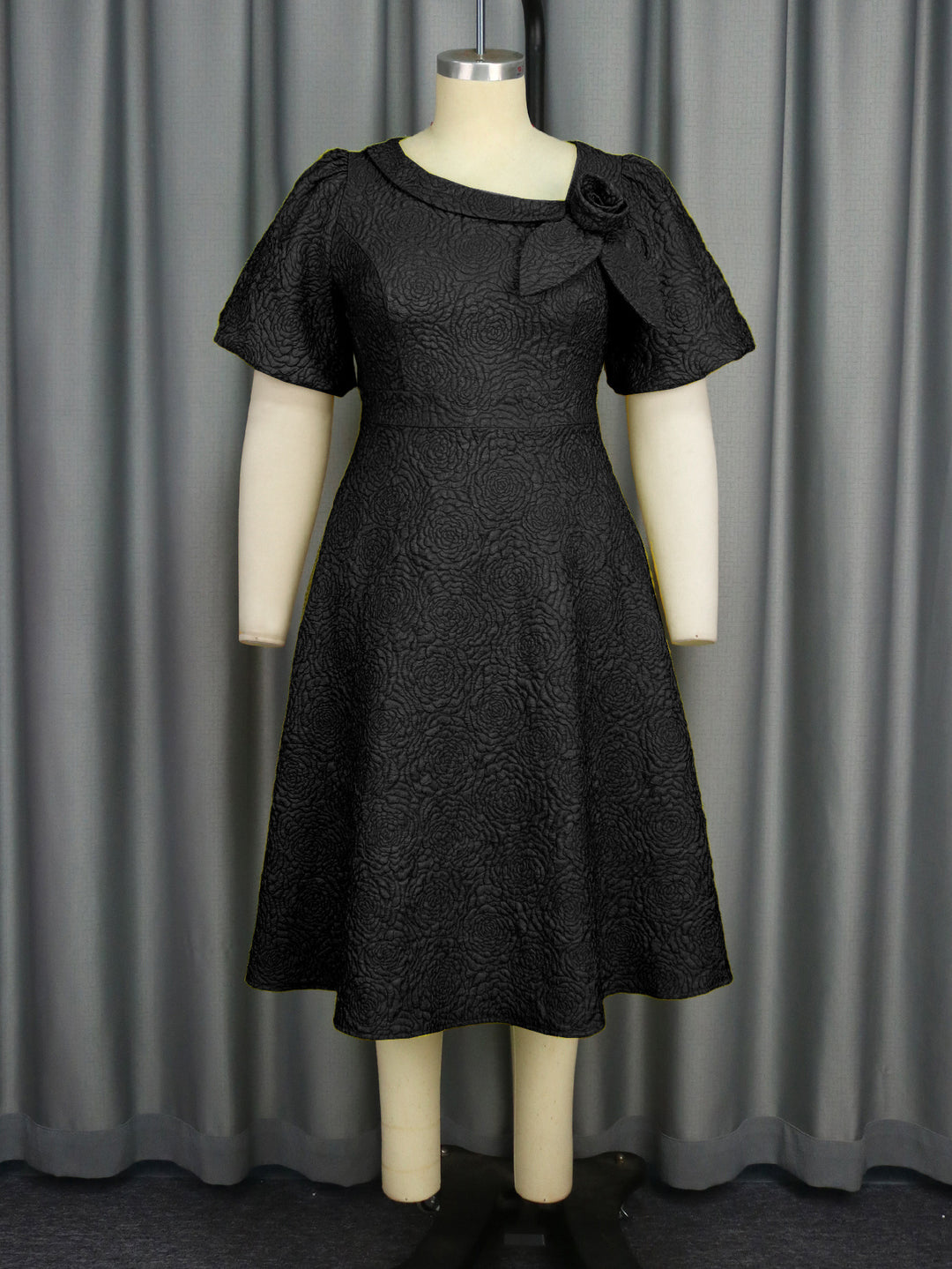 Damen Kleid mit elegantem Blumendruck und dekorativer Schleifenverzierung R&B