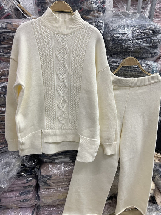 Damen eleganter Strickanzug mit hohem Kragen und farbenfrohem Muster R&B