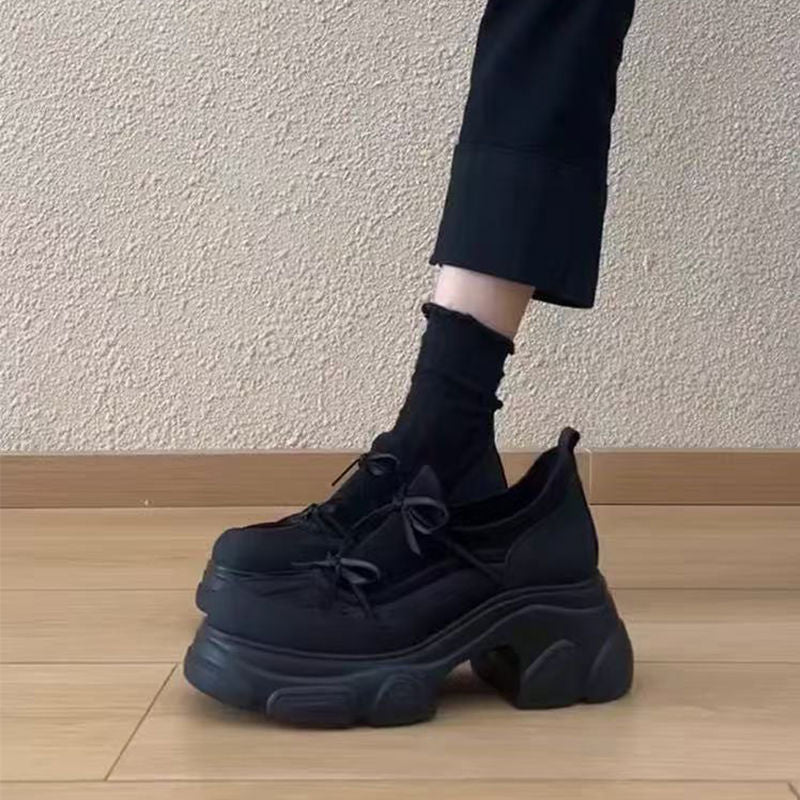Damen plattformierte Sneaker mit eleganter Schnürung R&B