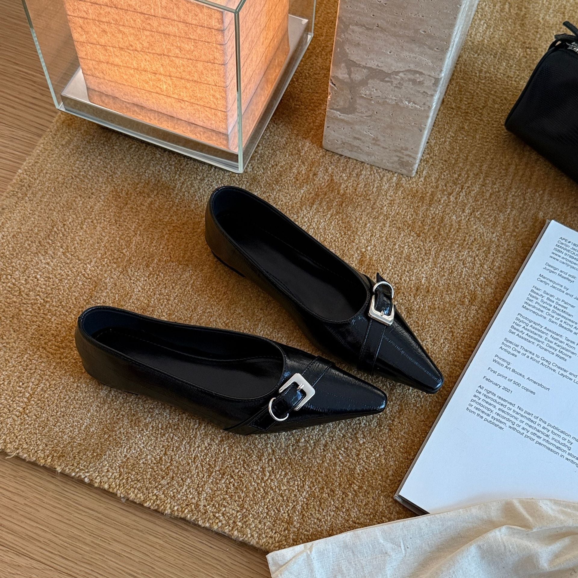 Damen Elegante spitze Pumps mit dekorativem Schnallenverschluss R&B