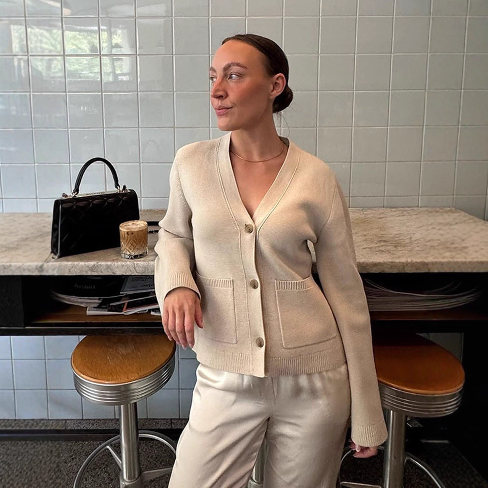 Damen lässige Strickjacke mit weitgeschnittenen Ärmeln und Knopfdetail R&B