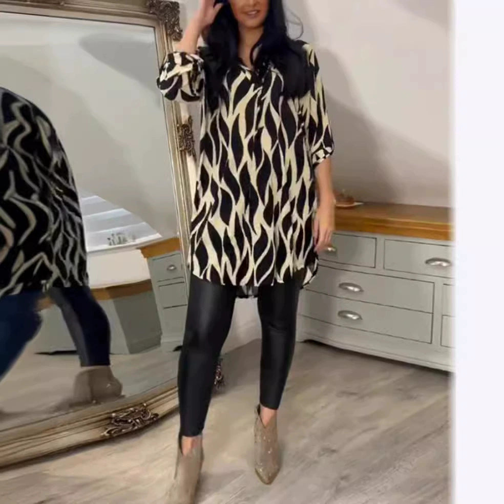 Damen nan oversized Tunika-Bluse mit organischem Blattprint, V-Ausschnitt, halber Knopfleiste und gerundetem Saum R&B