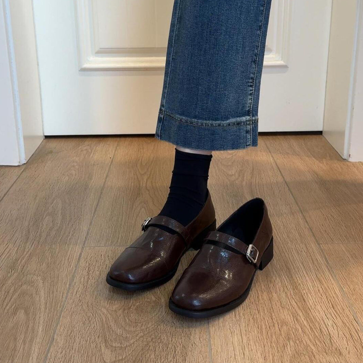 Damen Mokassins mit modischer Schnallenverzierung und eleganter Form