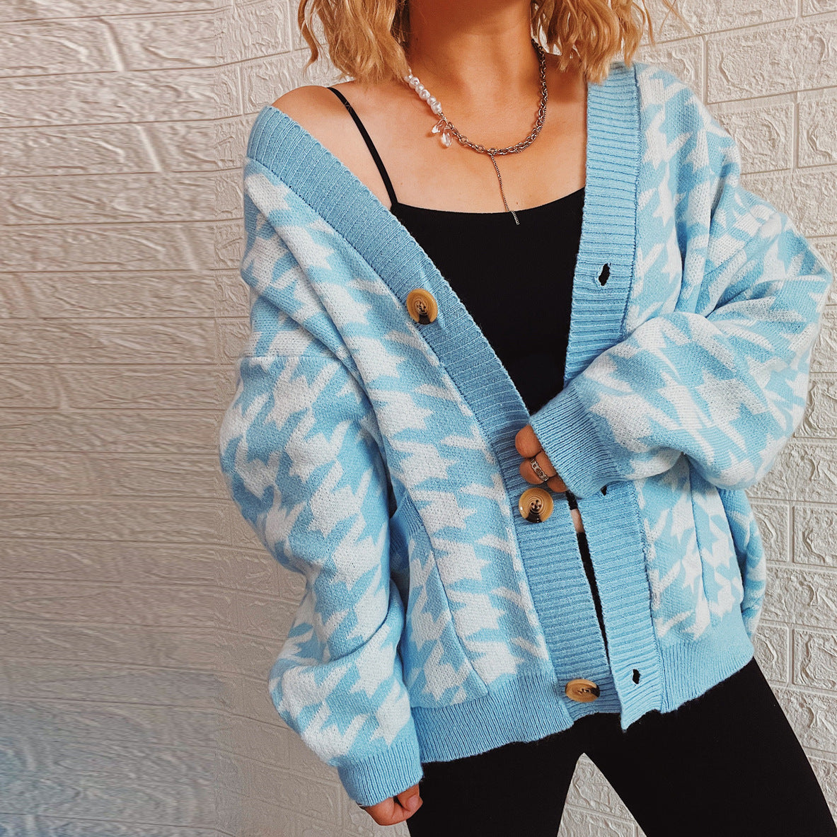 Damen gemütlicher Strickcardigan mit modernen Hahnentrittmuster und Knopfdetails R&B