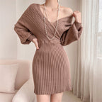 Damen Elegantes Strickkleid mit V-Ausschnitt und besonderem Rippenmuster