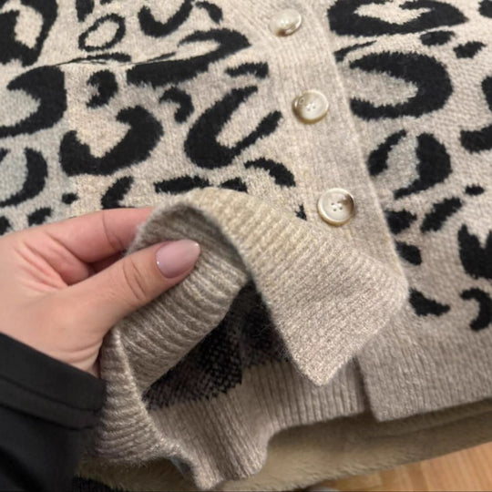 Damen Gemusterte Strickweste mit Knopfverschluss und Taschen R&B