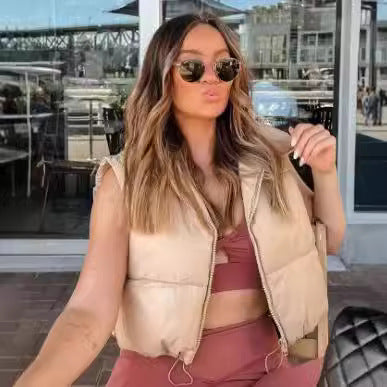 Damen cropped Daunenweste mit hohem Kragen und praktischen Taschen R&B