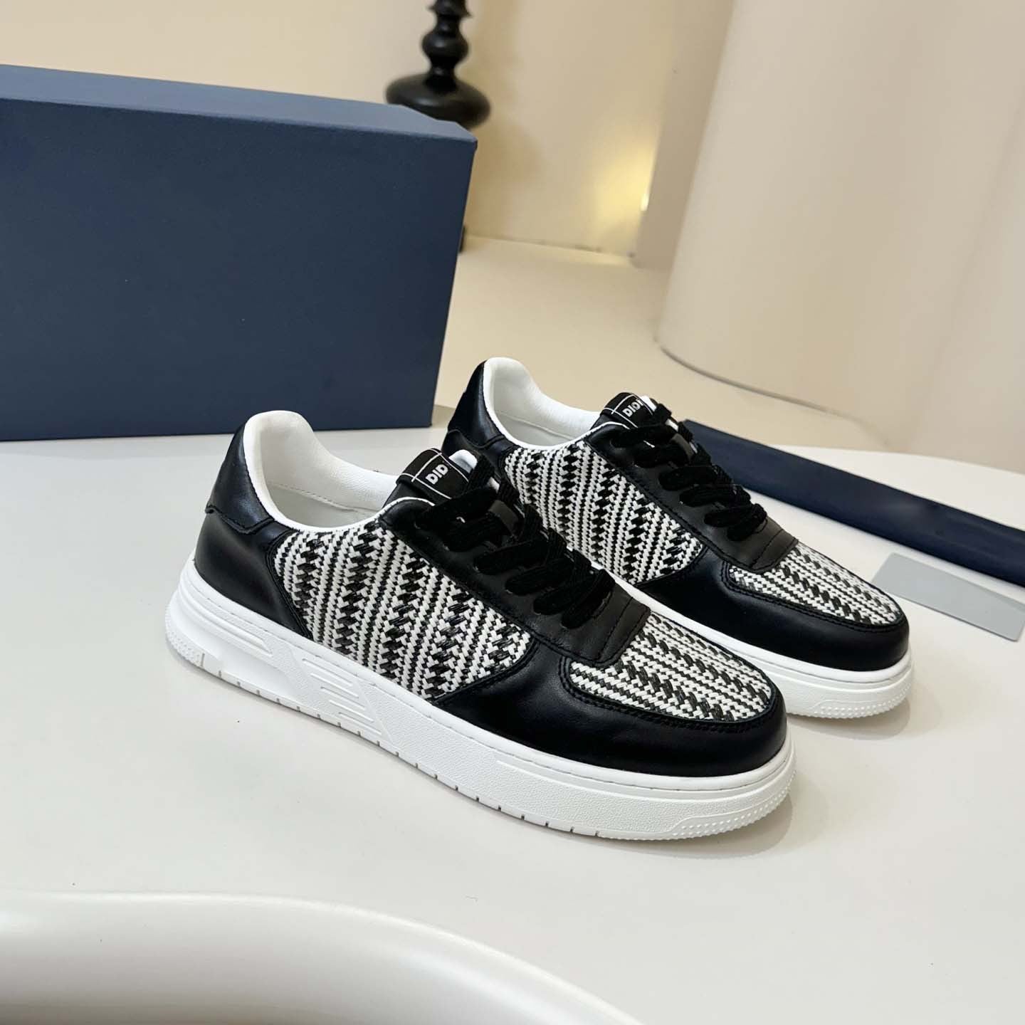 Damen Sneakers mit strukturierter Oberflächenkombination und gepolsterter Sohle R&B
